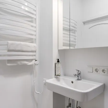 Tiny Urban Apartment *